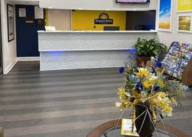Days Inn & Suites by Wyndham Mobile 2