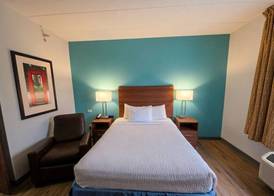 MainStay Suites Chicago Hillside 4