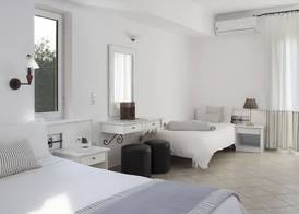 Iris Beach Hotel 3