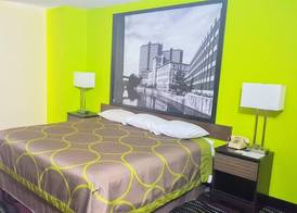 Super 8 by Wyndham Richmond/Broad Street 4