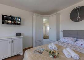 1BR Seafront Apartment Sanja Karlobag 3