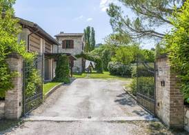 Marche Villa Close Culture 2