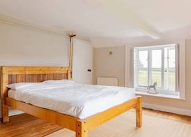 Furzen Farmhouse 4