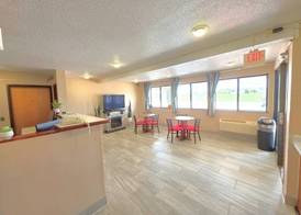 Super 8 by Wyndham Austin MN 3