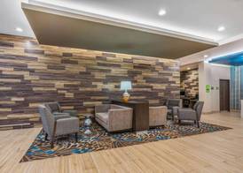 La Quinta Inn and Suites by Wyndham Houston Spring South 3