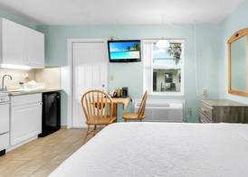 Ocean Court Beachfront Hotel 3