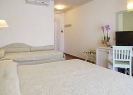 Blu Hotel Laconia Village 5