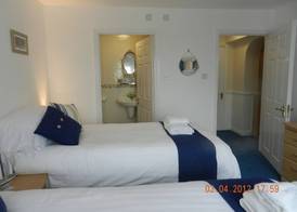 Watersedge Guest House 4