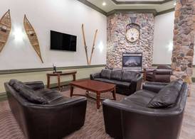 Ramada by Wyndham Hinton 2