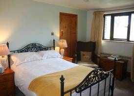 Barn Cottage - Farm Park Stay with Hot Tub, BBQ & Fire Pit 2