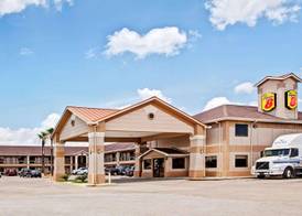 Super 8 By Wyndham Baytown 2