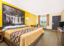 Super 8 by Wyndham Williamsburg 5