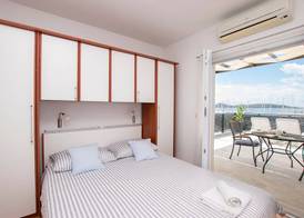 Apartments and Rooms Mare 4