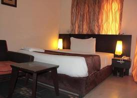 Lakeem Suites Adebola 3