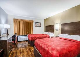 Econo Lodge Milwaukee Airport 5