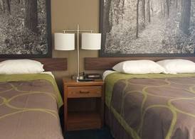 Super 8 by Wyndham Pella 4