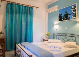Yiannis Yard studios & apartments 4