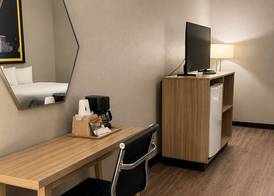 Super 8 by Wyndham Brenham TX 5