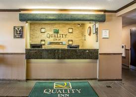 Quality Inn Elgin I-90 4