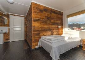 Astra Whale - Waterfront Boutique Hostel in Lofoten 3