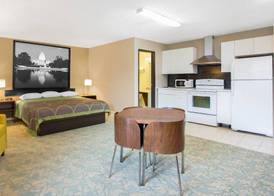 Super 8 by Wyndham Waldorf 3