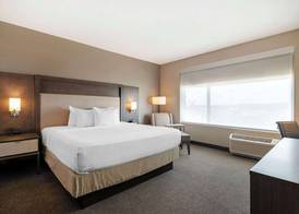 Best Western Plus Executive Residency Rigby's Water World Hotel 4