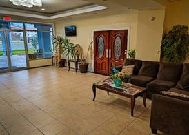 Clover Inn & Suites 2