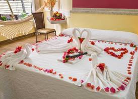 Floral Inn Family 4