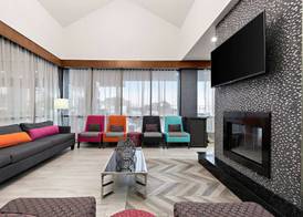 Best Western Plus Toronto North York Hotel & Suites 4