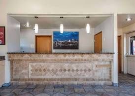 Econo Lodge Portland Airport 2
