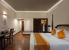 Earl's Regency Hotel 4