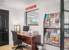 Ramada by Wyndham Ontario Airport & Convention Center 4