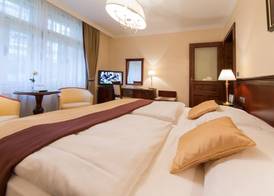 Hotel Romance 5