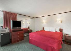 Schenectady Inn & Suites 2