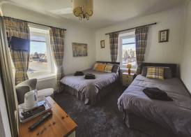 THE EARN HOTEL 3