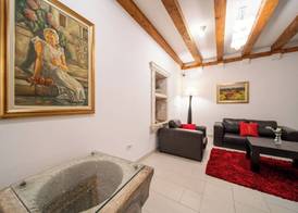 Celenga Apartments with free offsite parking 4