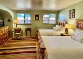 Blue Iguana Inn 4