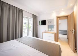 Poseidon Hotel and Apartments 4