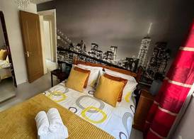 Stunning 3-bed Apartment in Croydon 3