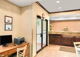 Super 8 by Wyndham Grayville 2