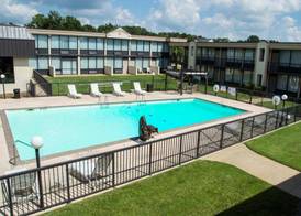Days Inn by Wyndham Pittsburg KS 3