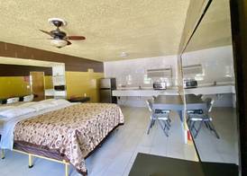 Savannah Inn and Suites 3