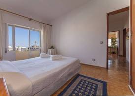 B43 - Spotless Seaview Apartment 4