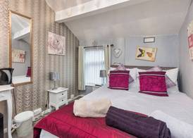 Friends Hotel 2