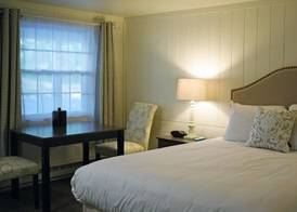 Sandwich Inn and Suites 3