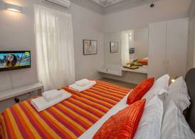 Magnificent neoclassical apt in Syntagma-Plaka by GHH 3