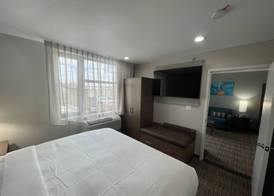MainStay Suites Bronx - Belmont 3