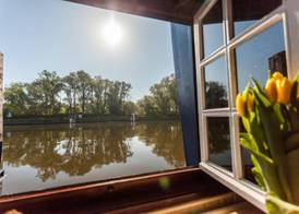Boat Hotel De Barge 4