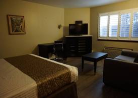 Travelodge by Wyndham Concord 3