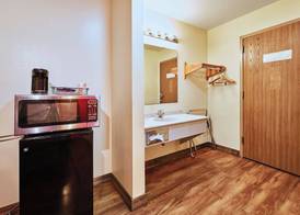Econo Lodge Maquoketa 4